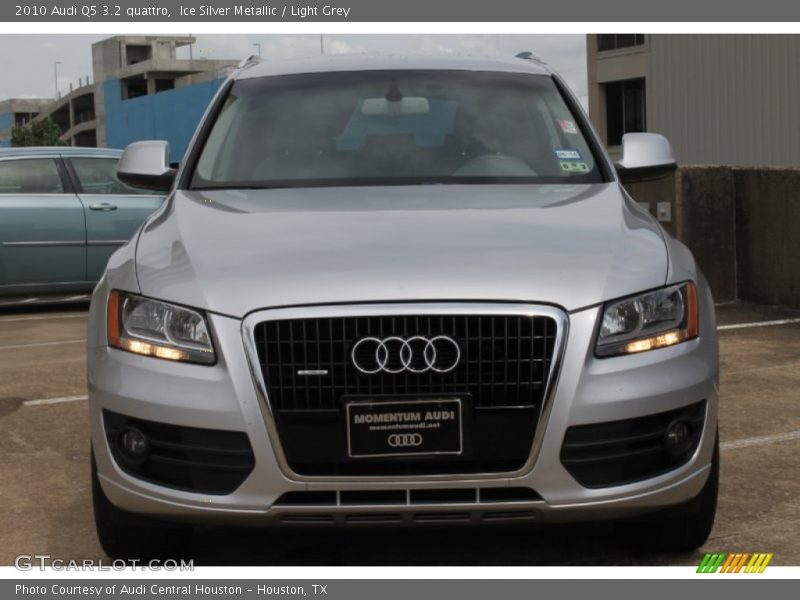 Ice Silver Metallic / Light Grey 2010 Audi Q5 3.2 quattro