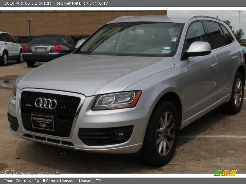 Ice Silver Metallic / Light Grey 2010 Audi Q5 3.2 quattro