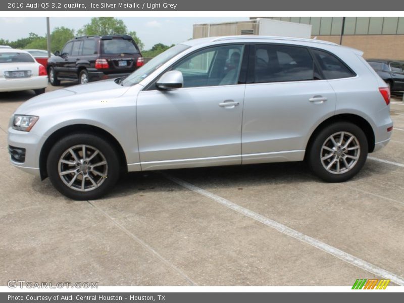Ice Silver Metallic / Light Grey 2010 Audi Q5 3.2 quattro