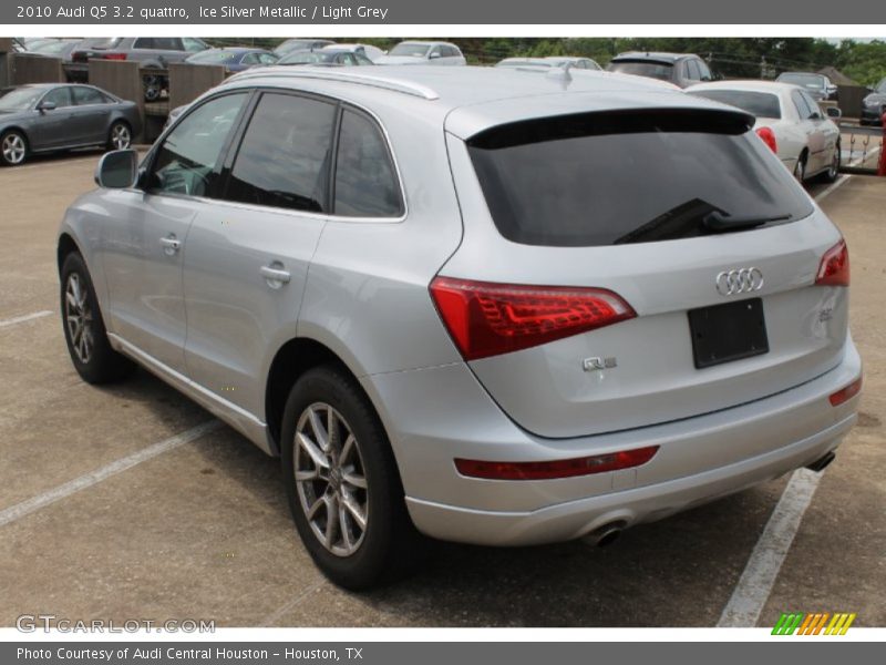 Ice Silver Metallic / Light Grey 2010 Audi Q5 3.2 quattro