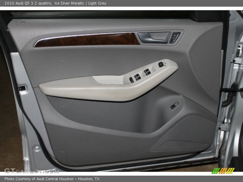 Ice Silver Metallic / Light Grey 2010 Audi Q5 3.2 quattro