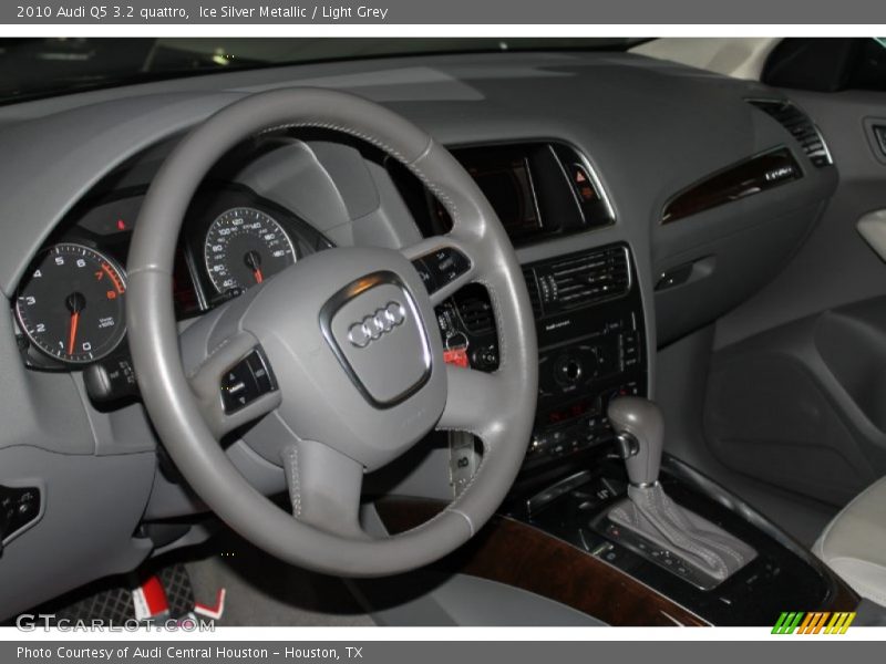 Ice Silver Metallic / Light Grey 2010 Audi Q5 3.2 quattro