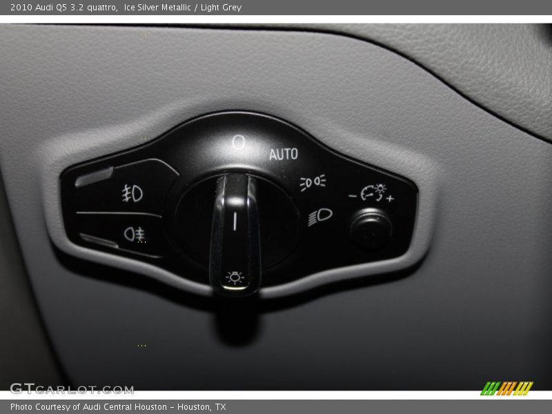 Ice Silver Metallic / Light Grey 2010 Audi Q5 3.2 quattro
