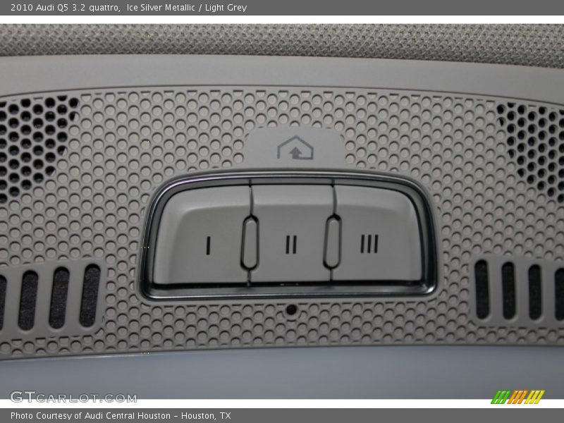 Ice Silver Metallic / Light Grey 2010 Audi Q5 3.2 quattro