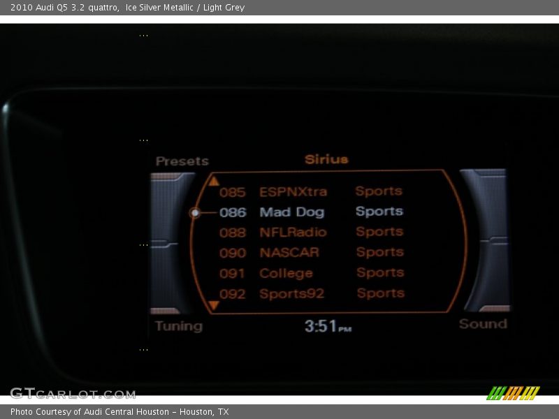 Ice Silver Metallic / Light Grey 2010 Audi Q5 3.2 quattro