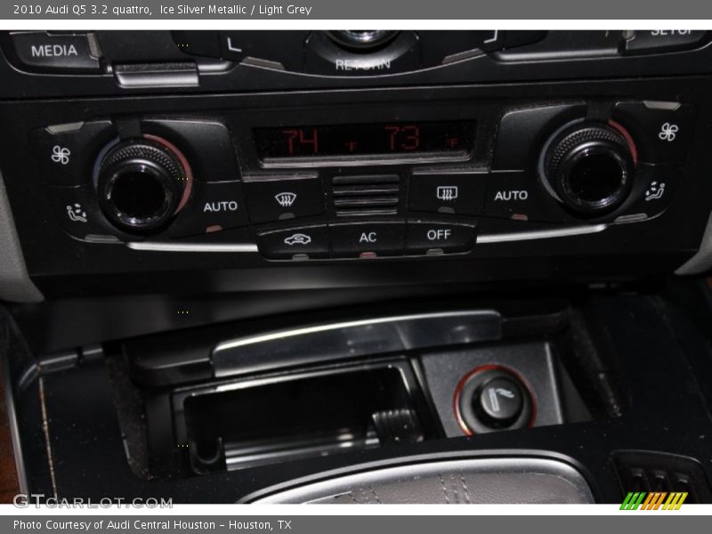 Ice Silver Metallic / Light Grey 2010 Audi Q5 3.2 quattro