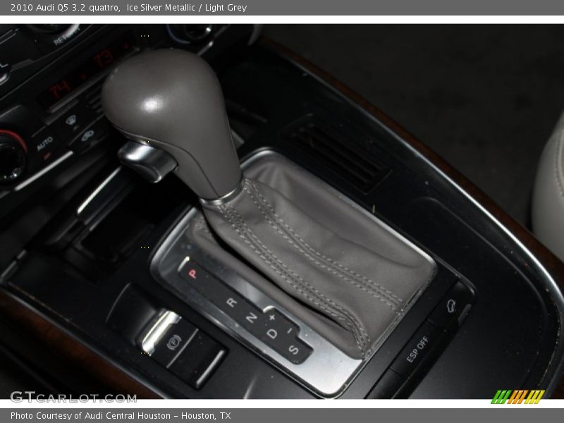 Ice Silver Metallic / Light Grey 2010 Audi Q5 3.2 quattro