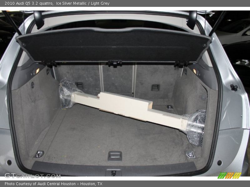 Ice Silver Metallic / Light Grey 2010 Audi Q5 3.2 quattro