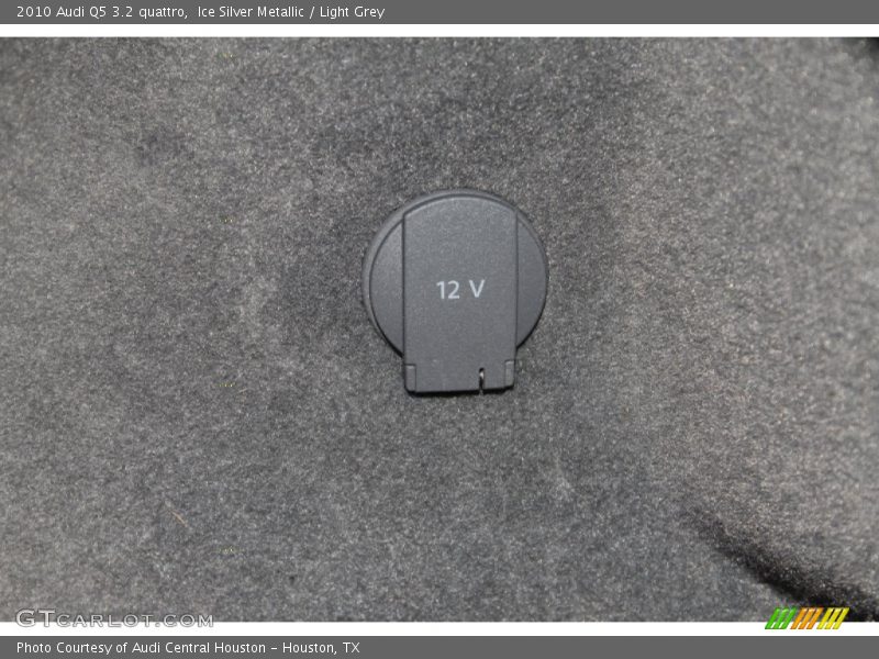 Ice Silver Metallic / Light Grey 2010 Audi Q5 3.2 quattro
