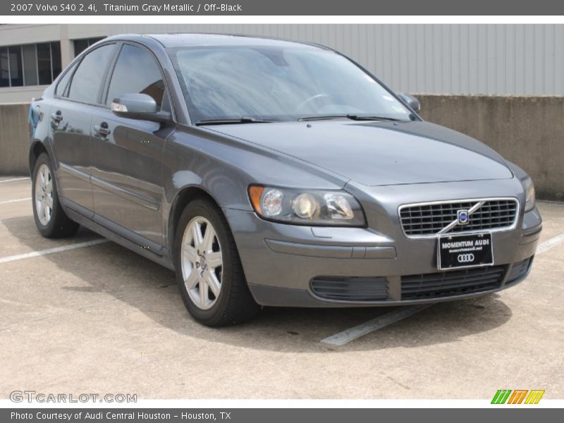 Titanium Gray Metallic / Off-Black 2007 Volvo S40 2.4i