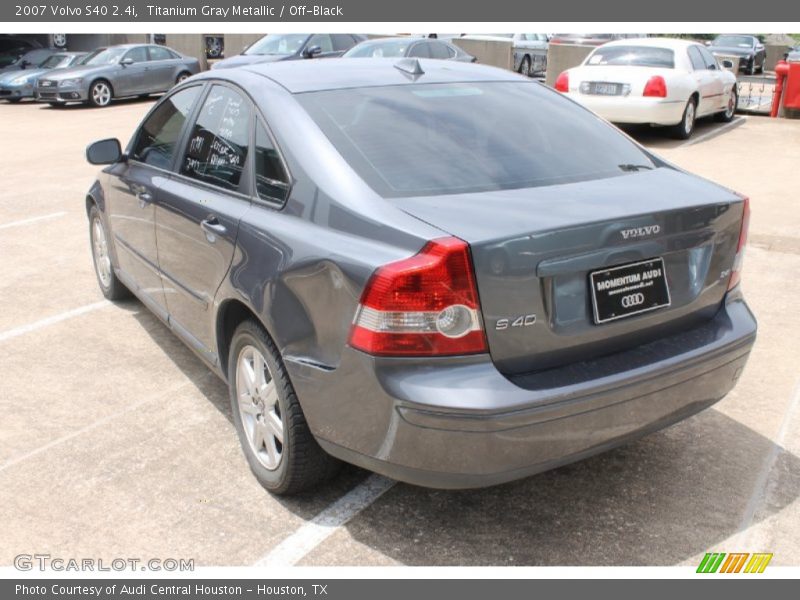 Titanium Gray Metallic / Off-Black 2007 Volvo S40 2.4i