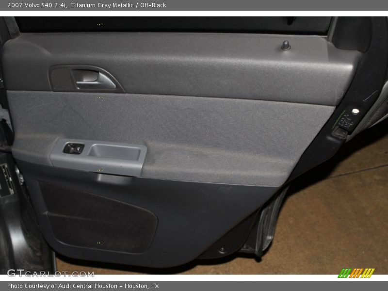 Titanium Gray Metallic / Off-Black 2007 Volvo S40 2.4i