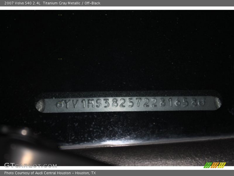 Titanium Gray Metallic / Off-Black 2007 Volvo S40 2.4i