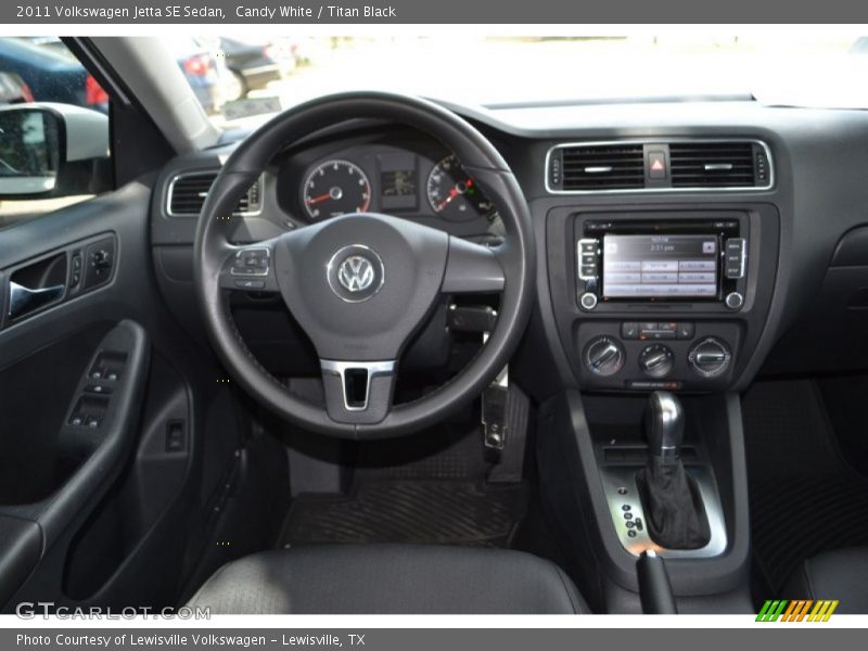 Candy White / Titan Black 2011 Volkswagen Jetta SE Sedan