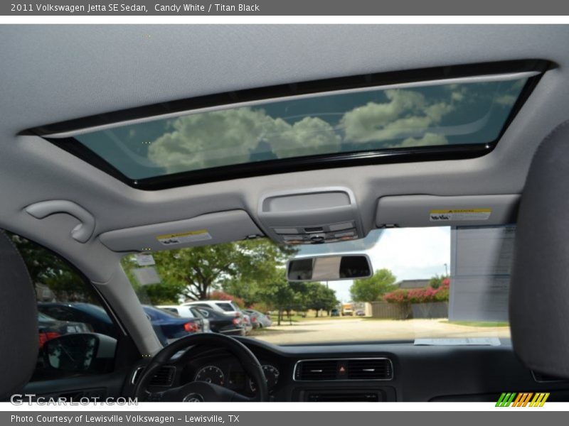 Candy White / Titan Black 2011 Volkswagen Jetta SE Sedan
