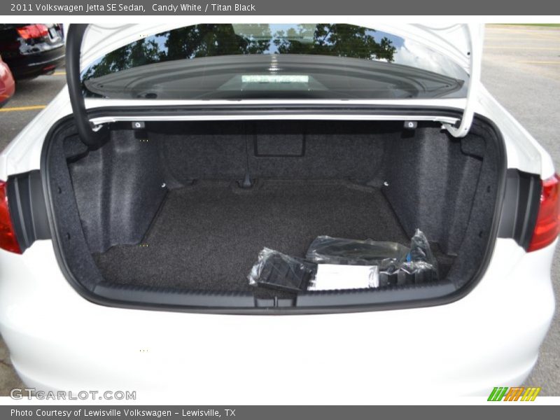 Candy White / Titan Black 2011 Volkswagen Jetta SE Sedan