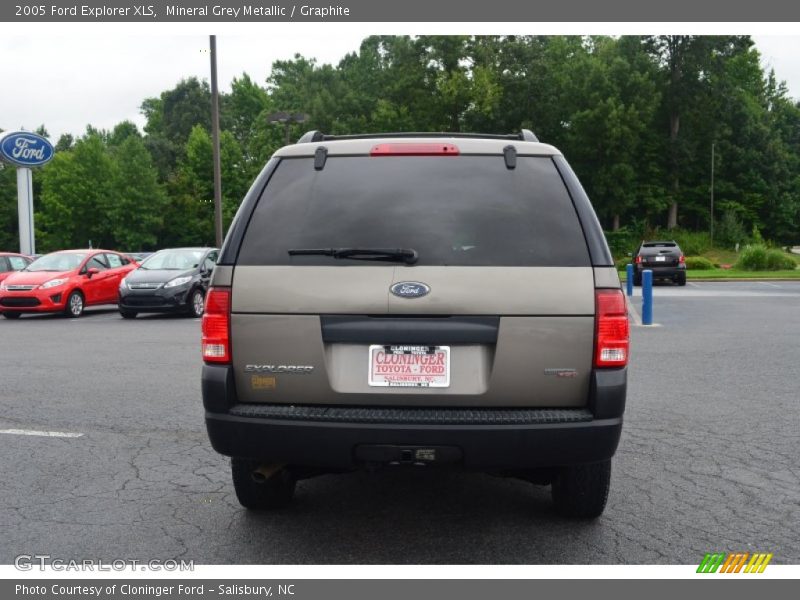 Mineral Grey Metallic / Graphite 2005 Ford Explorer XLS