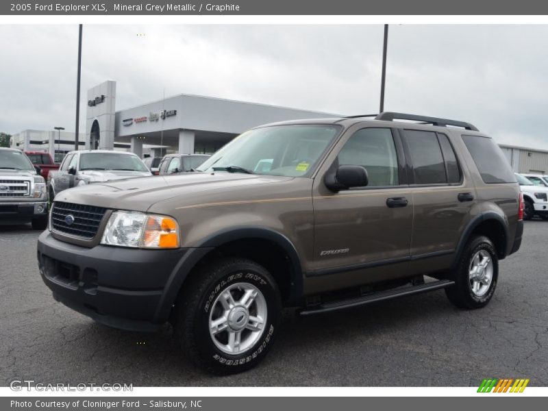 Mineral Grey Metallic / Graphite 2005 Ford Explorer XLS