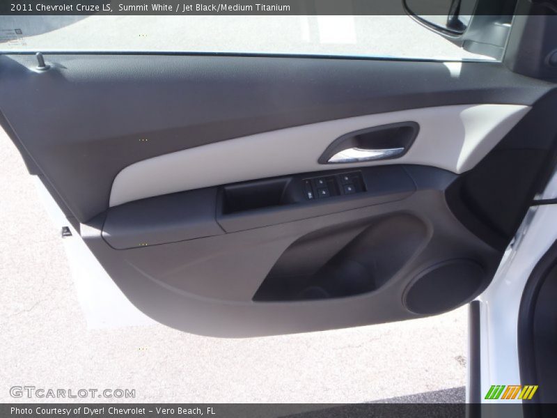 Summit White / Jet Black/Medium Titanium 2011 Chevrolet Cruze LS