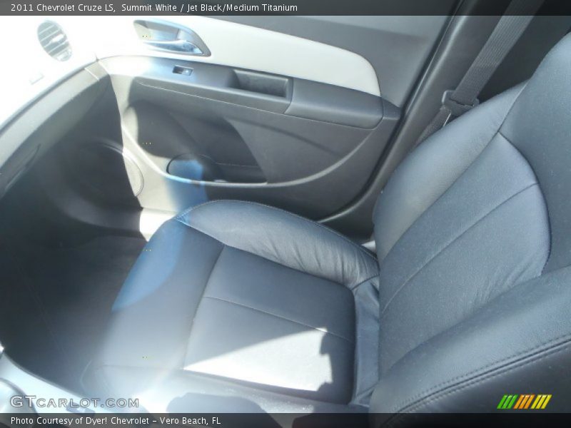Summit White / Jet Black/Medium Titanium 2011 Chevrolet Cruze LS
