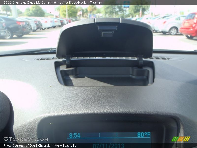 Summit White / Jet Black/Medium Titanium 2011 Chevrolet Cruze LS