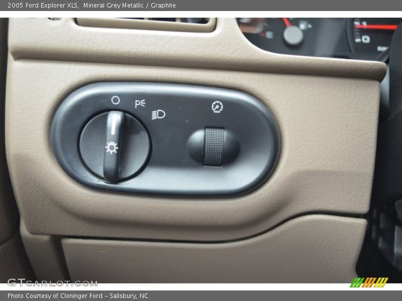 Mineral Grey Metallic / Graphite 2005 Ford Explorer XLS