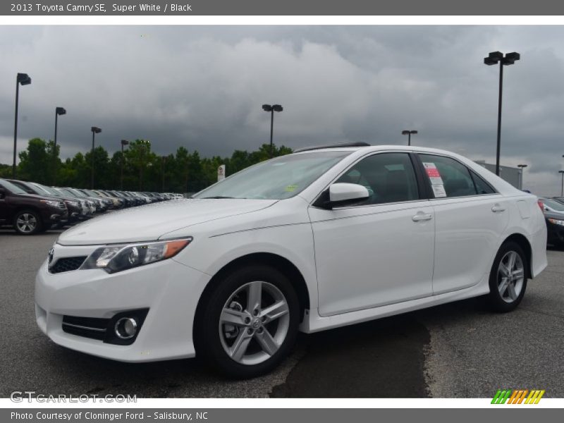 Super White / Black 2013 Toyota Camry SE