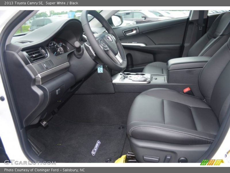 Super White / Black 2013 Toyota Camry SE