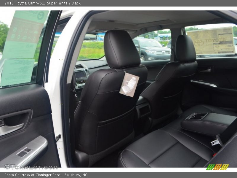Super White / Black 2013 Toyota Camry SE