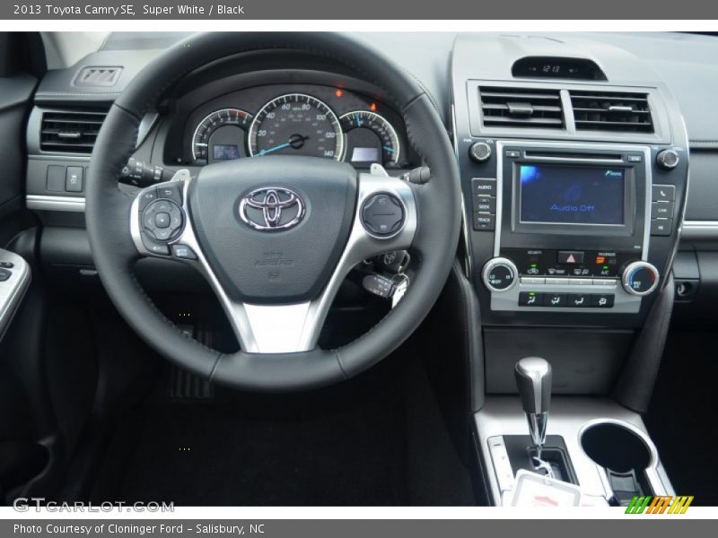 Super White / Black 2013 Toyota Camry SE