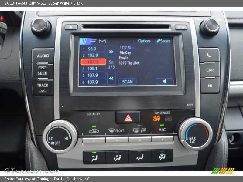 Super White / Black 2013 Toyota Camry SE