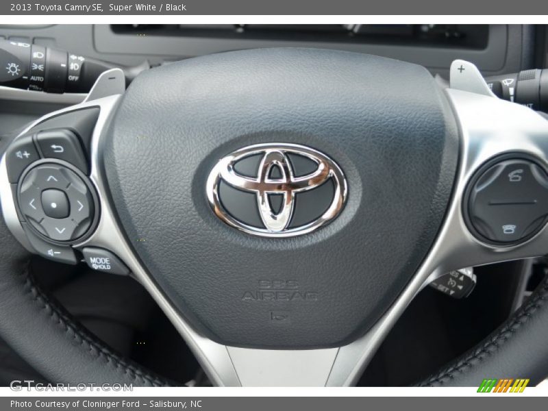Super White / Black 2013 Toyota Camry SE