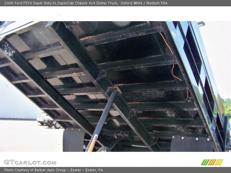 Oxford White / Medium Flint 2006 Ford F550 Super Duty XL SuperCab Chassis 4x4 Dump Truck