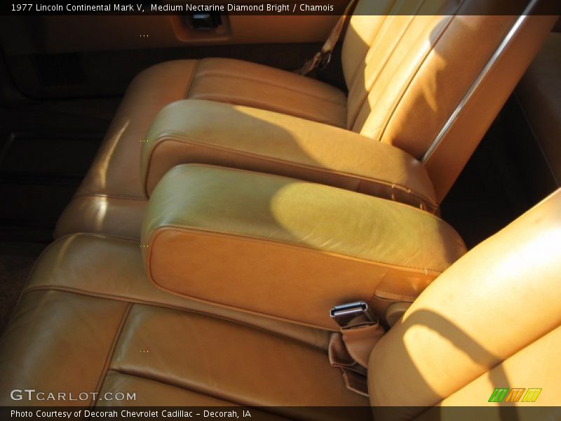 Medium Nectarine Diamond Bright / Chamois 1977 Lincoln Continental Mark V