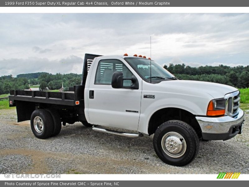 Oxford White / Medium Graphite 1999 Ford F350 Super Duty XL Regular Cab 4x4 Chassis