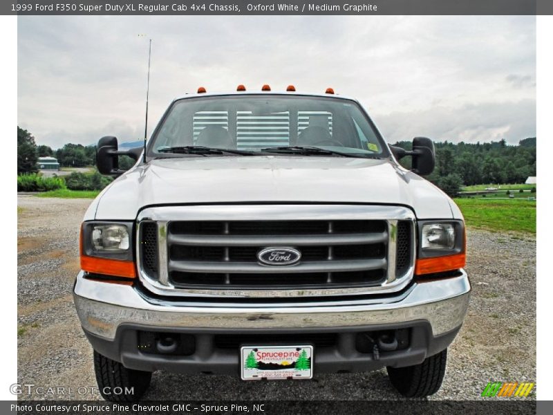 Oxford White / Medium Graphite 1999 Ford F350 Super Duty XL Regular Cab 4x4 Chassis
