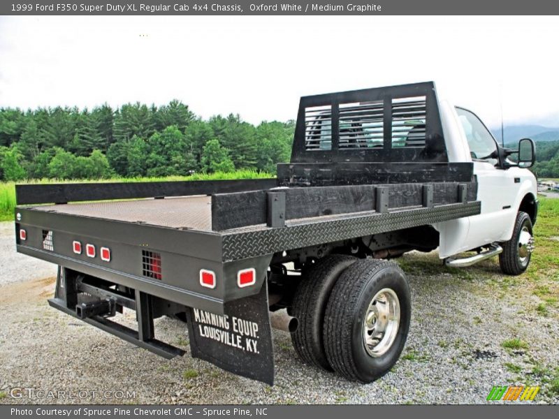 Oxford White / Medium Graphite 1999 Ford F350 Super Duty XL Regular Cab 4x4 Chassis
