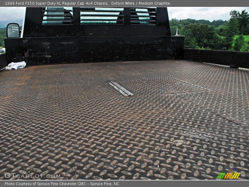 Oxford White / Medium Graphite 1999 Ford F350 Super Duty XL Regular Cab 4x4 Chassis
