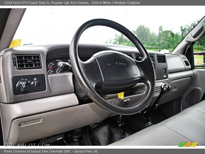 Dashboard of 1999 F350 Super Duty XL Regular Cab 4x4 Chassis