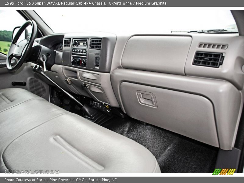 Dashboard of 1999 F350 Super Duty XL Regular Cab 4x4 Chassis