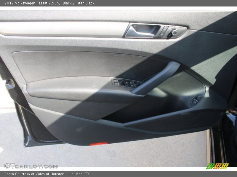 Black / Titan Black 2012 Volkswagen Passat 2.5L S