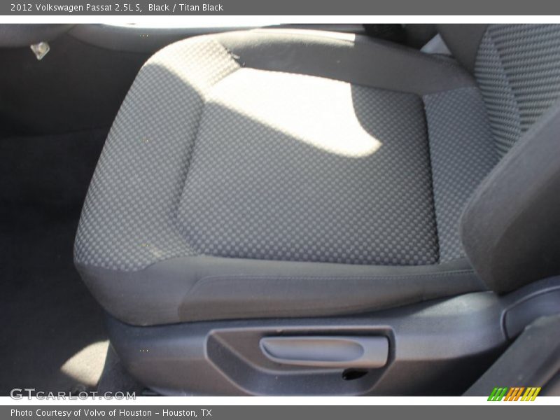 Black / Titan Black 2012 Volkswagen Passat 2.5L S
