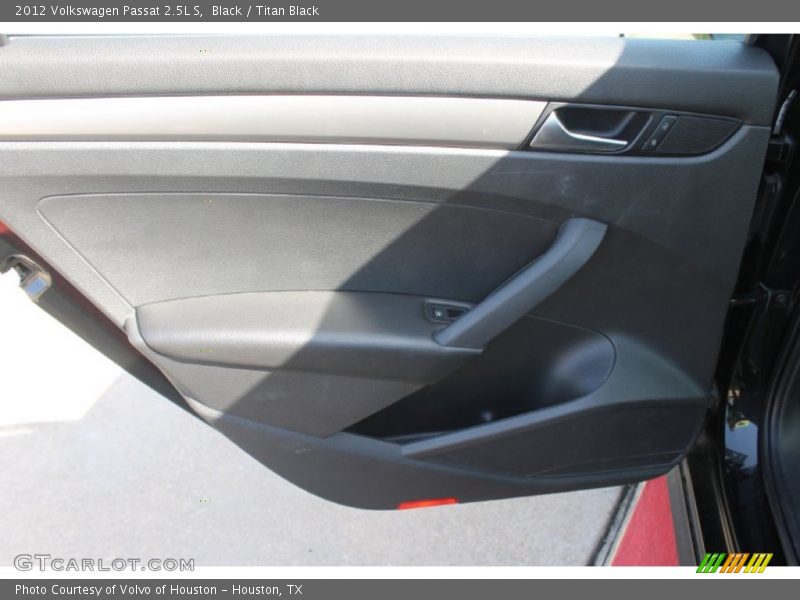 Black / Titan Black 2012 Volkswagen Passat 2.5L S