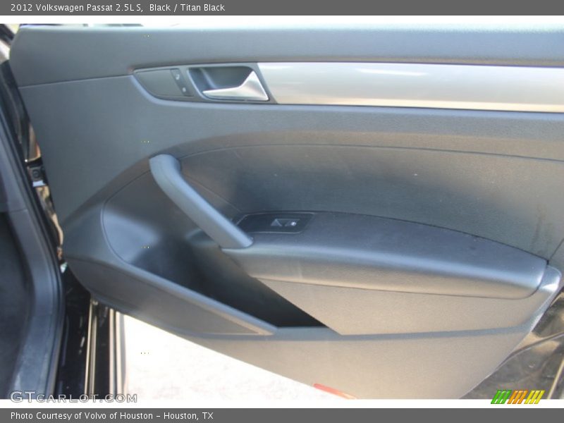 Black / Titan Black 2012 Volkswagen Passat 2.5L S