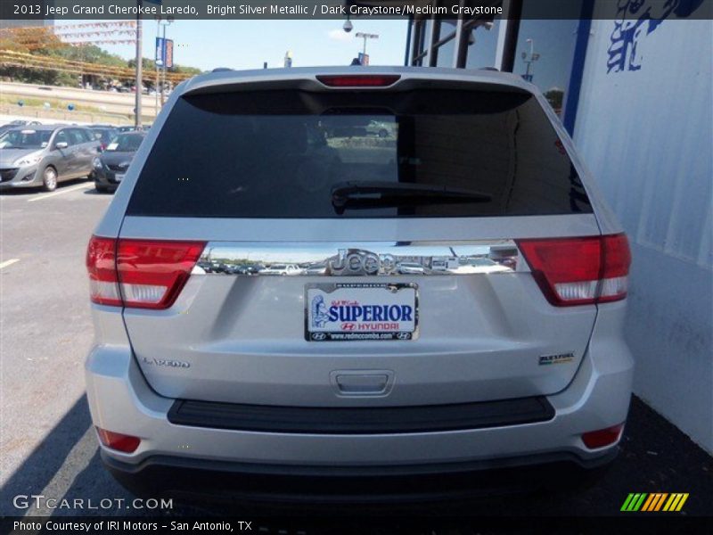 Bright Silver Metallic / Dark Graystone/Medium Graystone 2013 Jeep Grand Cherokee Laredo