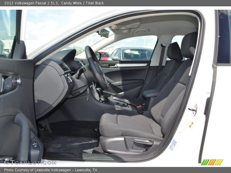 Candy White / Titan Black 2013 Volkswagen Passat 2.5L S