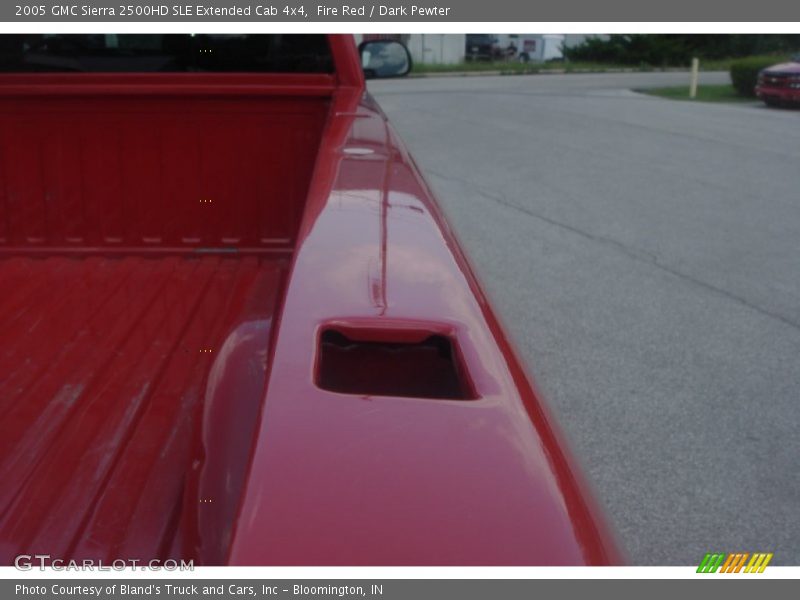 Fire Red / Dark Pewter 2005 GMC Sierra 2500HD SLE Extended Cab 4x4