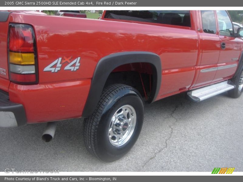 Fire Red / Dark Pewter 2005 GMC Sierra 2500HD SLE Extended Cab 4x4