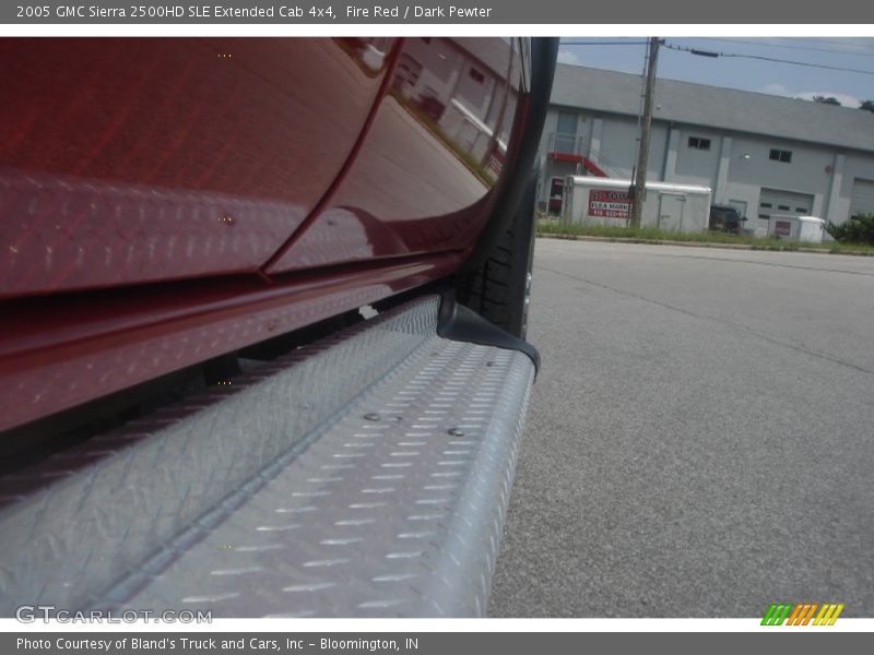 Fire Red / Dark Pewter 2005 GMC Sierra 2500HD SLE Extended Cab 4x4