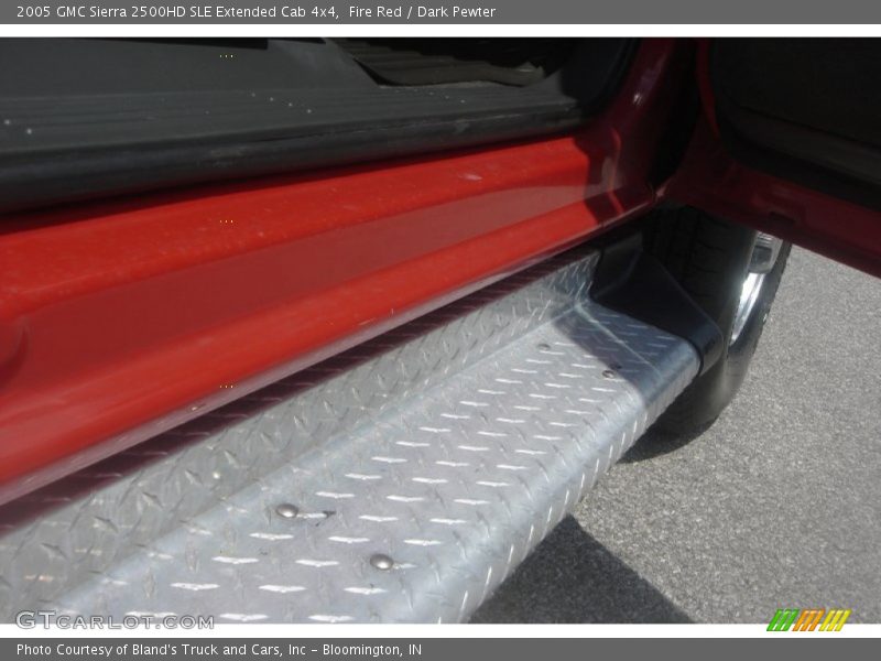 Fire Red / Dark Pewter 2005 GMC Sierra 2500HD SLE Extended Cab 4x4